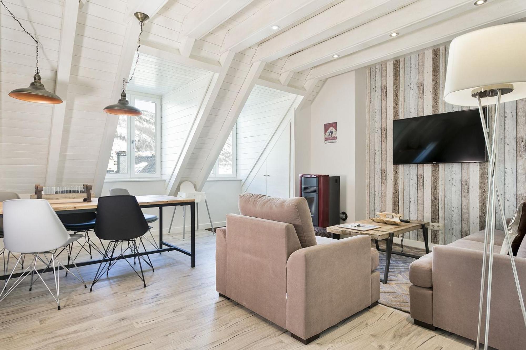 Luderna - Duplex Sant Miqueu Apartment Vielha Ngoại thất bức ảnh